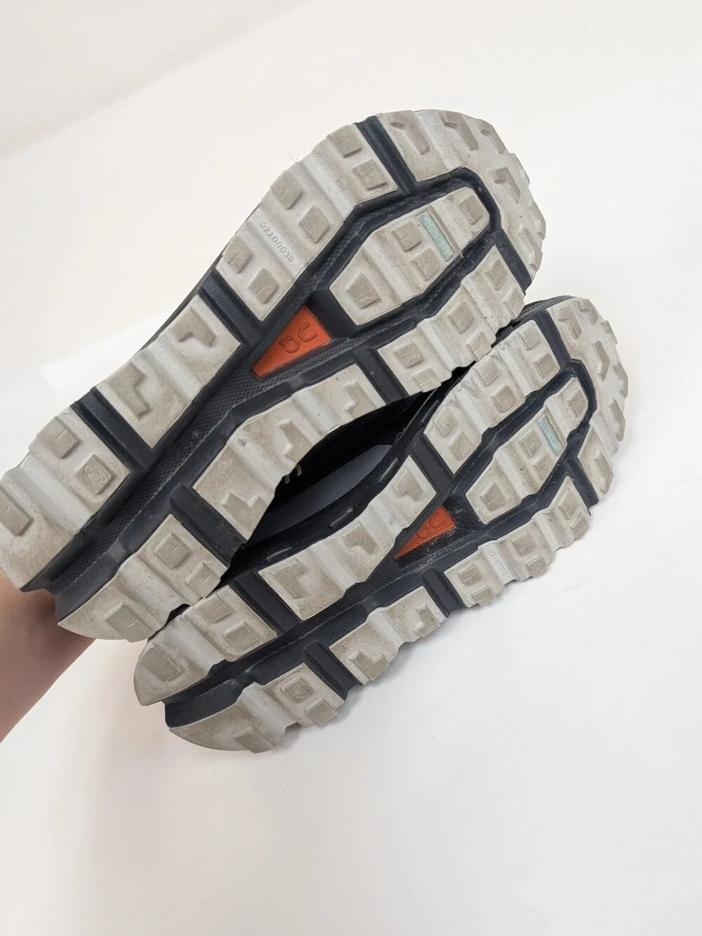 ON Running Cloudvista Waterproof Gray Tennis Shoes 8.5/40